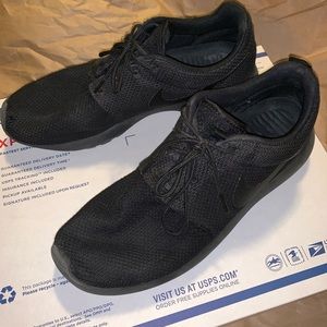 Nike Men’s Roshe One Black Size 10.5 US